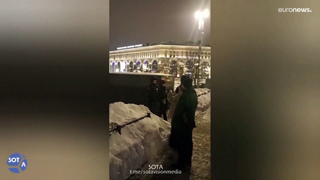 شاهد: مجهولون يدمرون نصبًا تذكاريًا لأليكسي نافالني في العاصمة موسكو