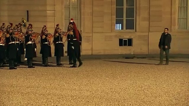 Volodymyr Zelensky arrive à l'Élysée où il va rencontrer Emmanuel Macron