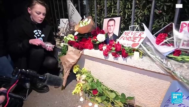 'Mourners in Moscow laid flowers at a makeshift for late opposition leader Alexei Navalny'