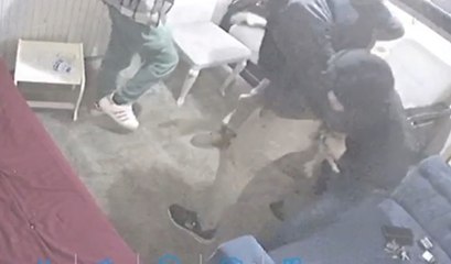 Maltepe'de taksi durağında şoföre silahlı saldırı kamerada