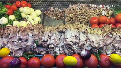 Adı İzmir ile özdeşleşen sokak lezzetleri! Yemek için gece gidiyorlar