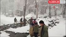 Karla kaplı Kazdaağları'nda yaban hayvanları için yem bıraktılar