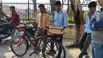 स्कूल आने-जाने के लिए दो दोस्तों ने बनाई सौलर पैनल से ई-साइकिल