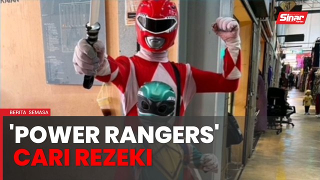 Dua beranak pakai kostum 'Power Rangers' cari rezeki