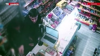 Arkadaşının kafasını çakmak gazıyla yaktı