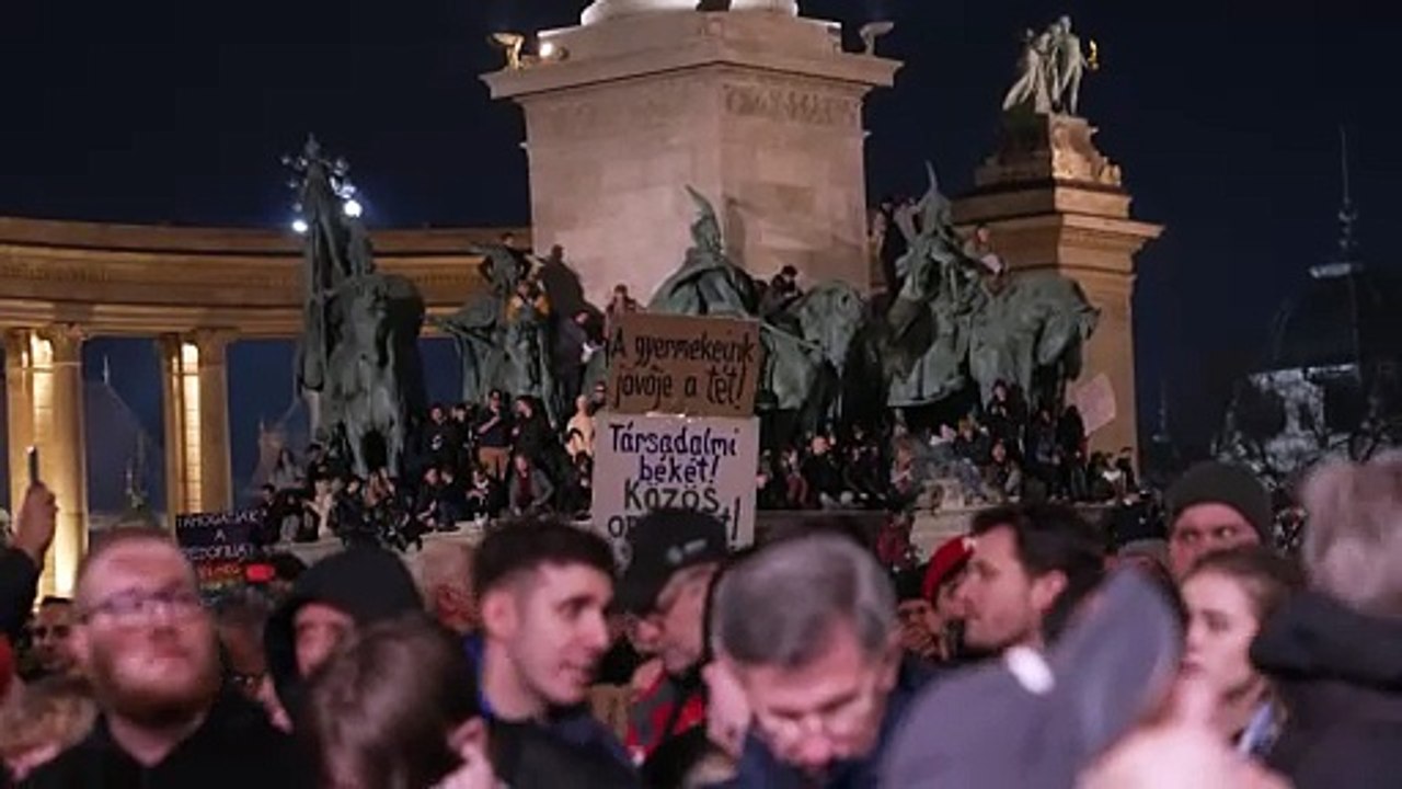 Zehntausende Ungarn demonstrieren gegen Regierung