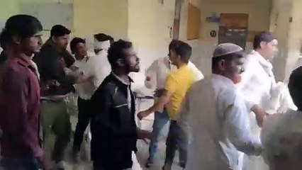 पड़ोसी के घर फेंकी गाजर...फायरिंग व पथराव से इस कदर मची भगदड़