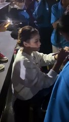 Fans Sridevi rebutan tanda tangan