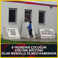 8 yaşındaki çocuktan duygulandıran görüntü: Atatürk’ün büstünü sildi