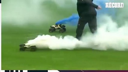 ¡BENGALAS a control REMOTO en partido de la BUNDESLIGA 2!