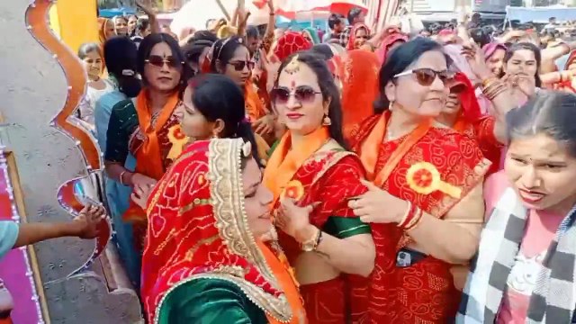 धूमधाम से निकाली भगवान देवनारायण की शोभायात्रा