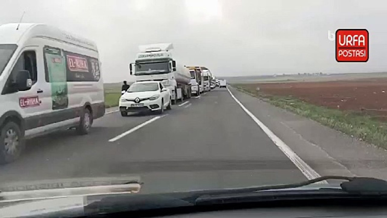 Şanlıurfa'da kamyon devrildi, Trafik saatlerce felç oldu: Sürücüler çileden çıktı!