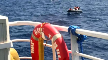 Philippines accuses Chinese boats of 'dangerous' actions