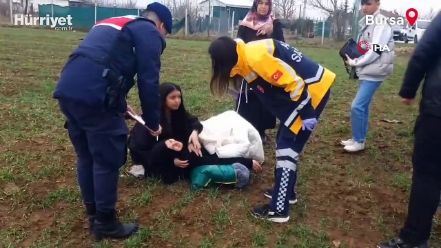 Halk otobüsü ile otomobil kafa kafaya çarpıştığı kaza anı kamerada