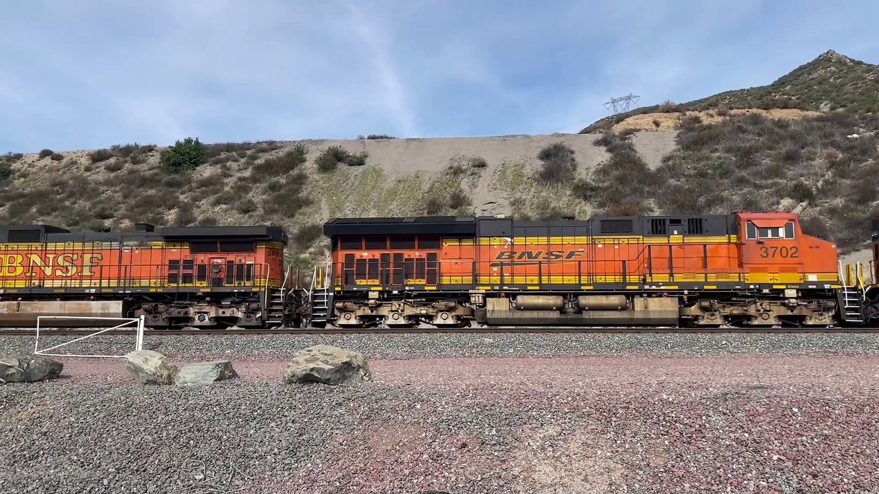 BNSF 5411 Leads Westbound Intermodal Train Passes Through Blue Cut CA