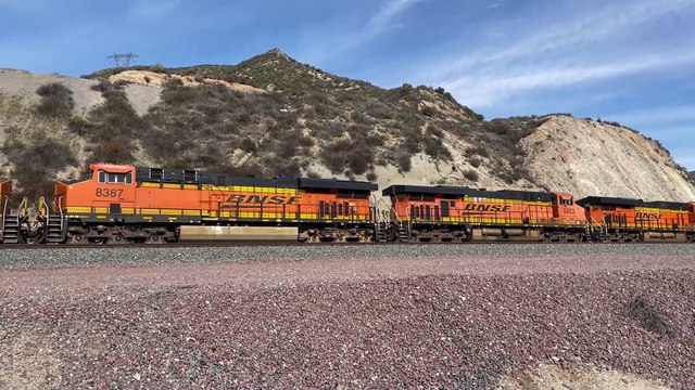 BNSF 6815 Leads Eastbound Intermodal Train Passes Through Blue Cut CA