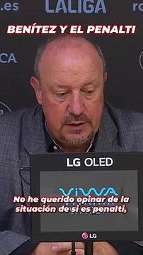 Rafa Benítez opina sobre el penalti: Mirad si hay jugadores dentro del área