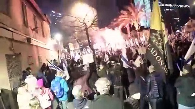 شاهد: مظاهرات حاشدة تجوب تل أبيب للمطالبة بإعادة الأسرى وإسقاط حكومة نتنياهو