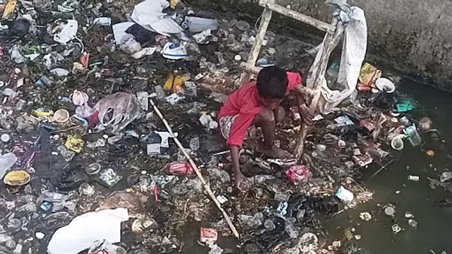 भरतपुर में बद से बदतर बचपन...वीडियो में देखिये हकीकत