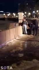 شاهد: مجهولون يدمرون نصبًا تذكاريًا لأليكسي نافالني في سان بطرسبرغ