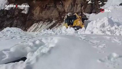 Artvin’de çığ altında kalan iş makinesi 10 gün sonra çıkartıldı