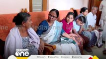 വയനാട്ടിൽ കാട്ടാനയാക്രമണത്തിൽ കൊല്ലപ്പെട്ട അജീഷിന്റെ വീട്ടിലെത്തി കുടുംബത്തെ ആശ്വസിപ്പിച്ച് KK ശൈലജ