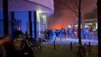  Violents affrontements entre des migrants érythréens et la police à La Haye, aux Pays-Bas.