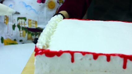 كيكة المناسبات اسفنجية و هش ولذيذة 03