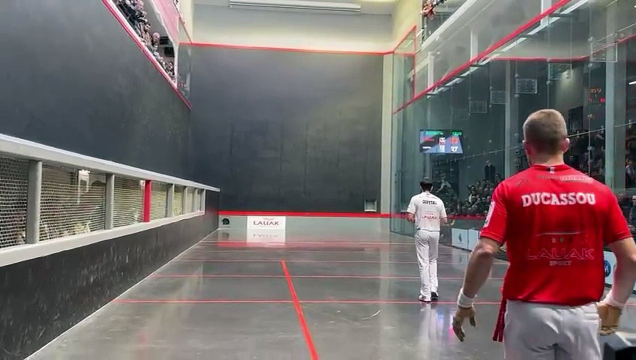 Baptiste Ducassou remporte la finale la finale du championnat de France de pelote main nue tête-à-tête