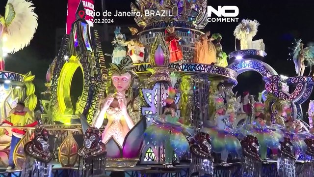 Carnevale di Rio: sfilano le squadre di samba