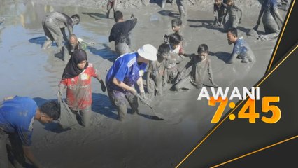 Gadis Switzerland 'belemoeh' tangkap ikan dalam lumpur