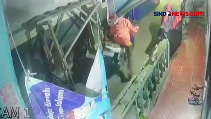 Maling Motor di Palmerah Tertangkap, Massa Lampiaskan Emosi