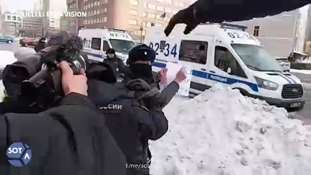 Russische Polizei löst Nawalny-Mahnwachen mit Gewalt auf