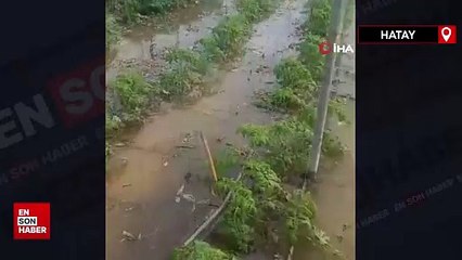 Hatay'da caddeler göle döndü, seralar su altında kaldı