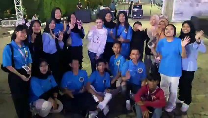 Sridevi menyapa fansnya