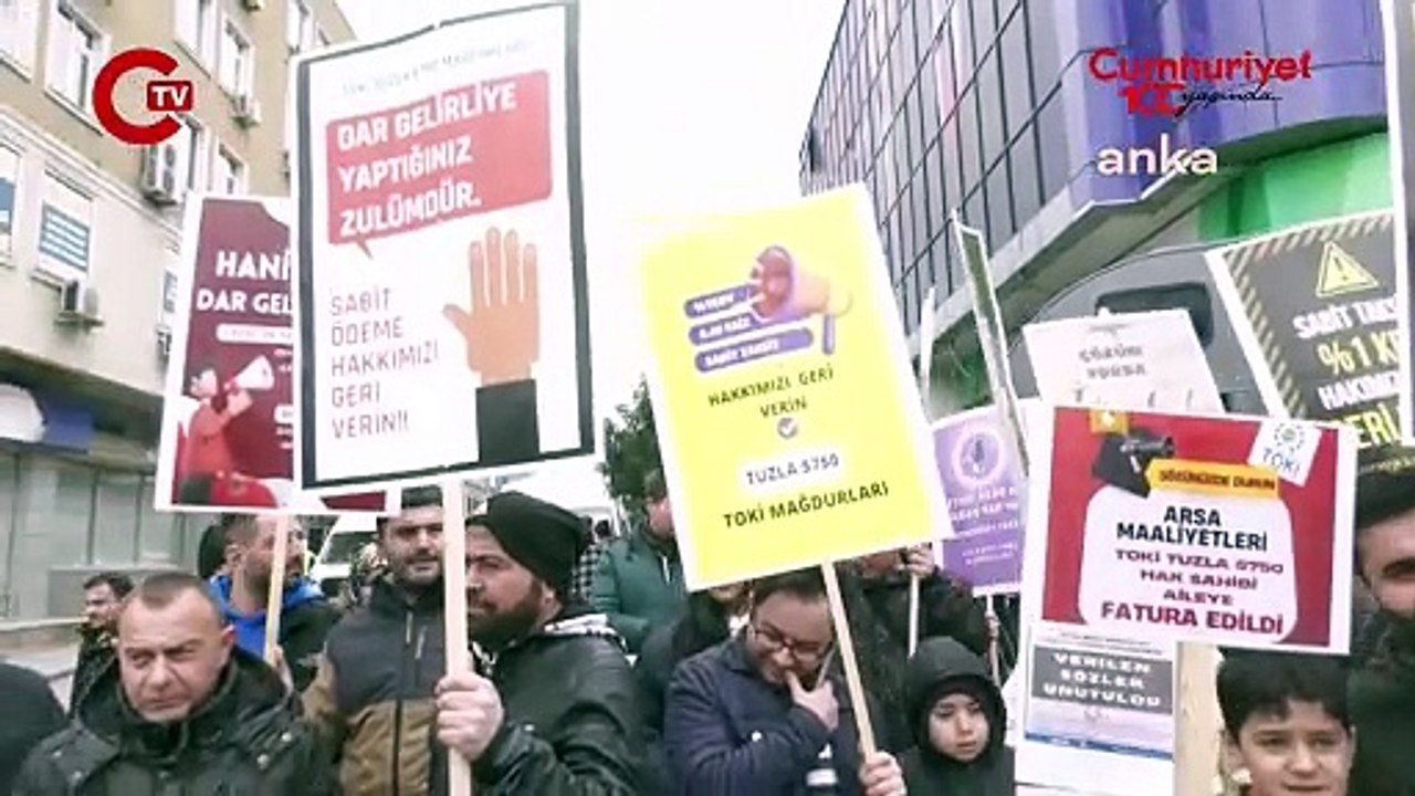 TOKİ MAĞDURLARI, AKP TUZLA İLÇE BAŞKANLIĞI ÖNÜNDE EYLEM YAPTI DEPREMZEDE DEĞİLİZ AMA TOKİ'ZEDEYİZ