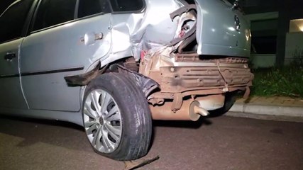 Batida entre carros é registrada na Rua Manaus no centro