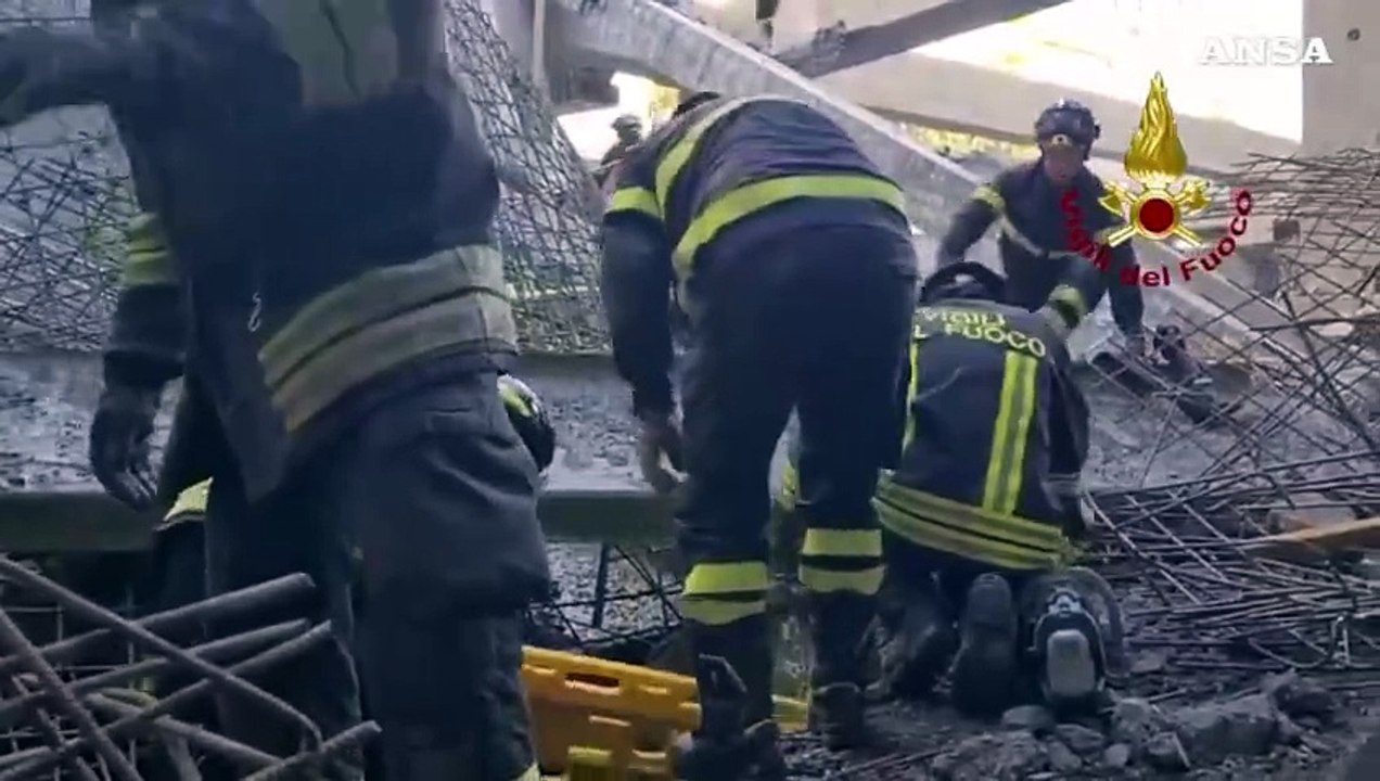 Firenze, crolla solaio in un cantiere supermercato: ci sono vittime