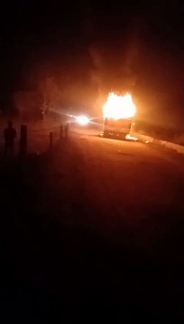 चलती बस में लगी आग, बारातियों में मची अफरा-तफरी
