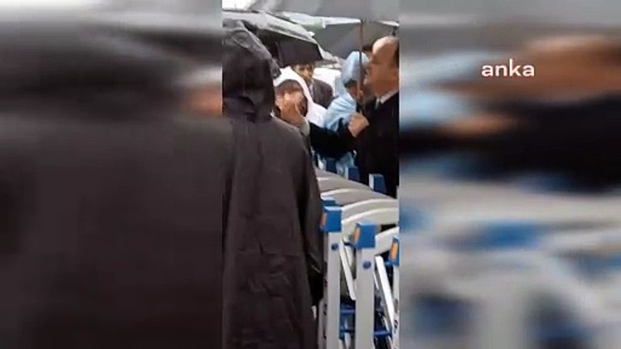 AK Parti il başkanı Rize mitinginde polisi azarladı: Ajan mısınız, FETÖ müsünüz...