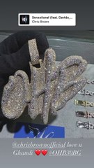 L'amitié entre Chris Brown et Davido passe au niveau supérieur avec un cadeau en diamants (VIDEO)