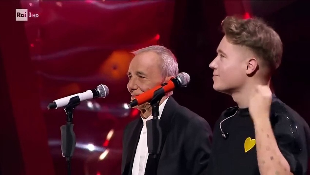 Sanremo 2024 - Alfa con Roberto Vecchioni canta Sogna ragazzo sogna