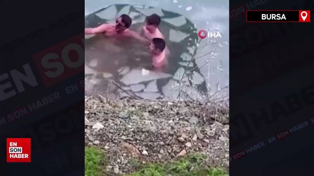 Bursa’da buzlu gölette fotoğraf çektirirken, buz kırılınca suya düştü
