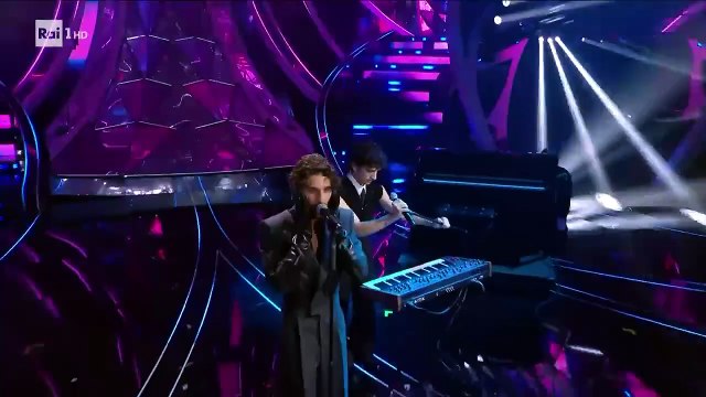 Sanremo 2024 - Santi Francesi cantano L'amore in bocca