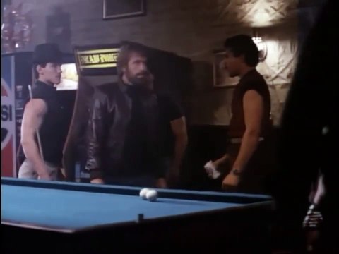 Sale temps pour un flic Bande-annonce (DE)