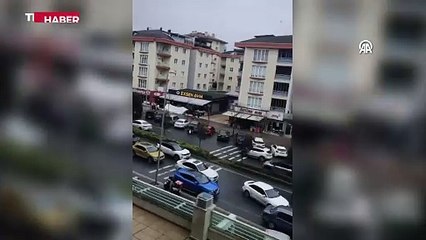 İstanbul'da yolu kapatıp halay çektiler