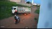 Câmera mostra momento em que dupla assalta funcionários em frente a empresa de gás de Sousa