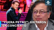 En concierto de Luis Miguel, colombianos exigen destitución de Gustavo Petro
