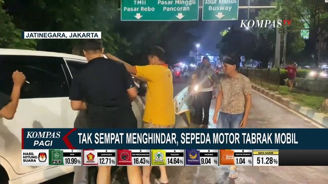 Tak Sempat Menghindar, Sepeda Motor Tabrak Mobil yang Hantam Separator Bus Transjakarta