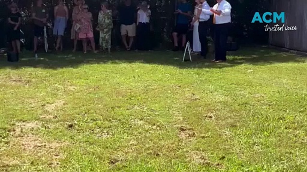 The final seconds of 'crazy' Kiama auction